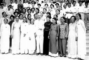 Chủ tịch Hồ Chí Minh với phụ nữ Việt Nam