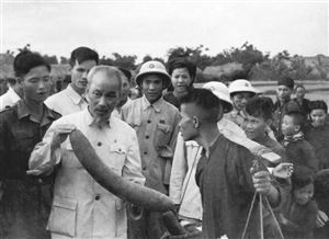 Tư tưởng Hồ Chí Minh về dân chủ và yêu cầu củng cố mối quan hệ giữa Nhà nước và nhân dân trong giai đoạn hiện nay