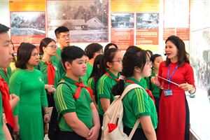 Trường THCS Nguyễn Tri Phương thăm quan thực tế, sinh hoạt chuyên đề tại Bảo tàng Hồ Chí Minh 