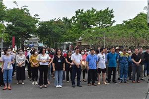 Công đoàn Bảo tàng Hồ Chí Minh tổ chức Ngày lao động công ích, vệ sinh dọn dẹp khuôn viên cơ quan
