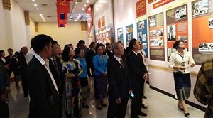 Bảo tàng Kay xỏn Phôm vi hản Khai mạc triển lãm “Chủ tịch Xu pha nu vông với Mặt trận Lào xây dựng đất nước”