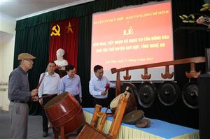 Bảo tàng Hồ Chí Minh tiếp nhận bộ nhạc cụ của đồng bào dân tộc Thổ tại Quỳ Hợp, Nghệ An