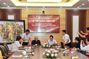 Bảo tàng Hồ Chí Minh tiếp nhận bức tranh “Bác Hồ với thiếu nhi” do Ban liên lạc các cơ quan trực thuộc Ban Thống nhất Trung ương trao tặng