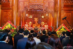 Lãnh đạo Đảng, Nhà nước và tỉnh Nghệ An dâng hương tại Khu Di tích Kim Liên