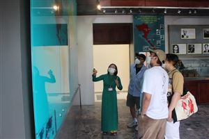 Đoàn đại biểu Tổ chức Tầm nhìn thế giới tham quan Bảo tàng Hồ Chí Minh chi nhánh thành phố Hồ Chí Minh