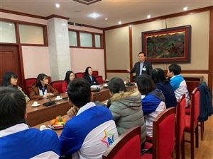 Bảo tàng Hồ Chí Minh tổng kết và trao chứng nhận cho hướng dẫn viên tình nguyện tiếng Anh năm 2018