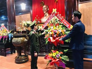 Dâng hương tưởng niệm Chủ tịch Hồ Chí Minh nhân kỷ niệm 80 năm Bác Hồ về nước