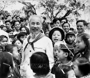 Chủ tịch Hồ Chí Minh và những tư tưởng soi đường về văn hóa