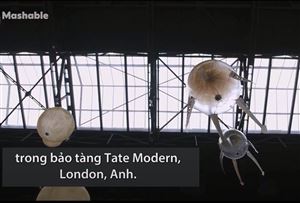 Đội quân robot bay lơ lửng trong bảo tàng Anh