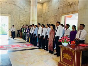 Đoàn đại biểu tỉnh Cao Bằng kỷ niệm 133 năm Ngày sinh Chủ tịch Hồ Chí Minh