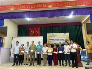Khu di tích Kim Liên tổ chức nói chuyện chuyên đề và trao quà cho người có hoàn cảnh khó khăn tại huyện Thanh Chương