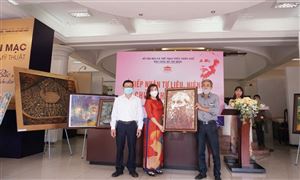 Trao tặng và tiếp nhận hiện vật về Chủ tịch Hồ Chí Minh tại Bảo tàng Hồ Chí Minh Thừa Thiên Huế