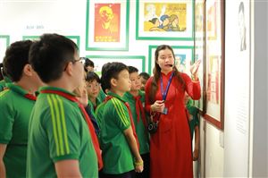 Một hoạt động vui vẻ, ý nghĩa của Cô và trò Trường THCS Nguyễn Tri Phương tại Bảo tàng Hồ Chí Minh
