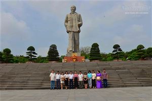 Đoàn cán bộ Bảo tàng Hồ Chí Minh thăm và làm việc tại Quảng trường Hồ Chí Minh, Khu di tích Kim Liên