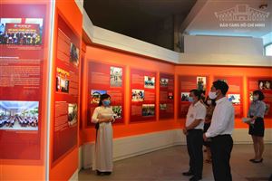 Khai mạc triển lãm “Những tấm gương bình dị mà cao quý” tại Bảo tàng Hồ Chí Minh
