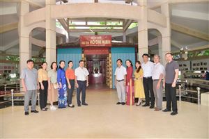 [Ảnh] Đoàn công tác Bảo tàng Hồ Chí Minh và các đơn vị chi nhánh thăm và làm việc tại Đền thờ Chủ tịch Hồ Chí Minh, tỉnh Trà Vinh
