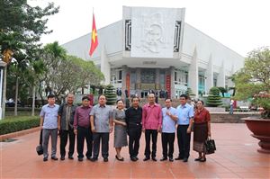 Đoàn đại biểu cấp cao Ủy ban Trung ương Mặt trận Lào xây dựng đất nước tham quan, học tập tại Bảo tàng Hồ Chí Minh