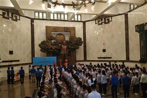 Đội Thiếu niên Tiền phong huyện Gia Viễn tổ chức Lễ Báo công dâng Bác tại Bảo tàng Hồ Chí Minh