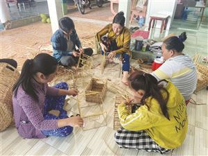 Lan tỏa giá trị từ nghề đan lục bình