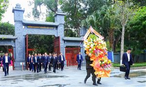 Chủ tịch nước Võ Văn Thưởng dâng hương tưởng nhớ Chủ tịch Hồ Chí Minh tại Khu di tích Kim Liên