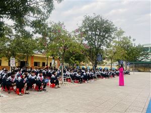 Khu di tích Kim Liên tổ chức nói chuyện chuyên đề và trao quà cho học sinh nghèo vượt khó tại Trường phổ thông năng khiếu Thể dục-Thể thao Nghệ An
