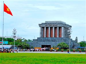 Tiếp tục tổ chức lễ viếng Chủ tịch Hồ Chí Minh, tưởng niệm các Anh hùng liệt sỹ