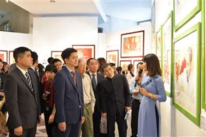 Họp báo và khai mạc Trưng bày chuyên đề “Chân dung Hồ Chí Minh – Góc nhìn từ tranh cổ động. (1969 – 2011)”