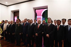 Thủ tướng Chính phủ Nguyễn Xuân Phúc dâng hương, dâng hoa Chủ tịch Hồ Chí Minh tại Bảo tàng Hồ Chí Minh – chi nhánh Thành phố Hồ Chí Minh