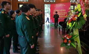 Công đoàn cơ sở Đoàn 195 – Bộ tư lệnh Bảo vệ Lăng Chủ tịch Hồ Chí Minh dâng hoa, báo công tại Khu di tích Kim Liên