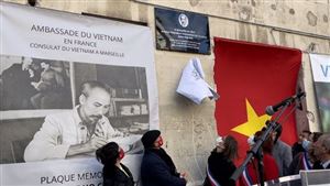 Gắn biển tưởng niệm Chủ tịch Hồ Chí Minh tại thành phố Marseille