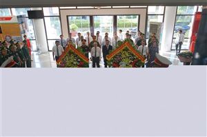 Lãnh đạo tỉnh Thừa Thiên Huế và thành phố Huế long trọng tổ chức Lễ dâng hoa lên Chủ tịch Hồ Chí Minh