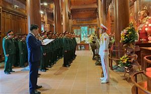 Đảng ủy, Bộ tư lệnh Quân khu 4 dâng hương, dâng hoa tưởng niệm Chủ tịch Hồ Chí Minh tại Khu di tích Kim Liên